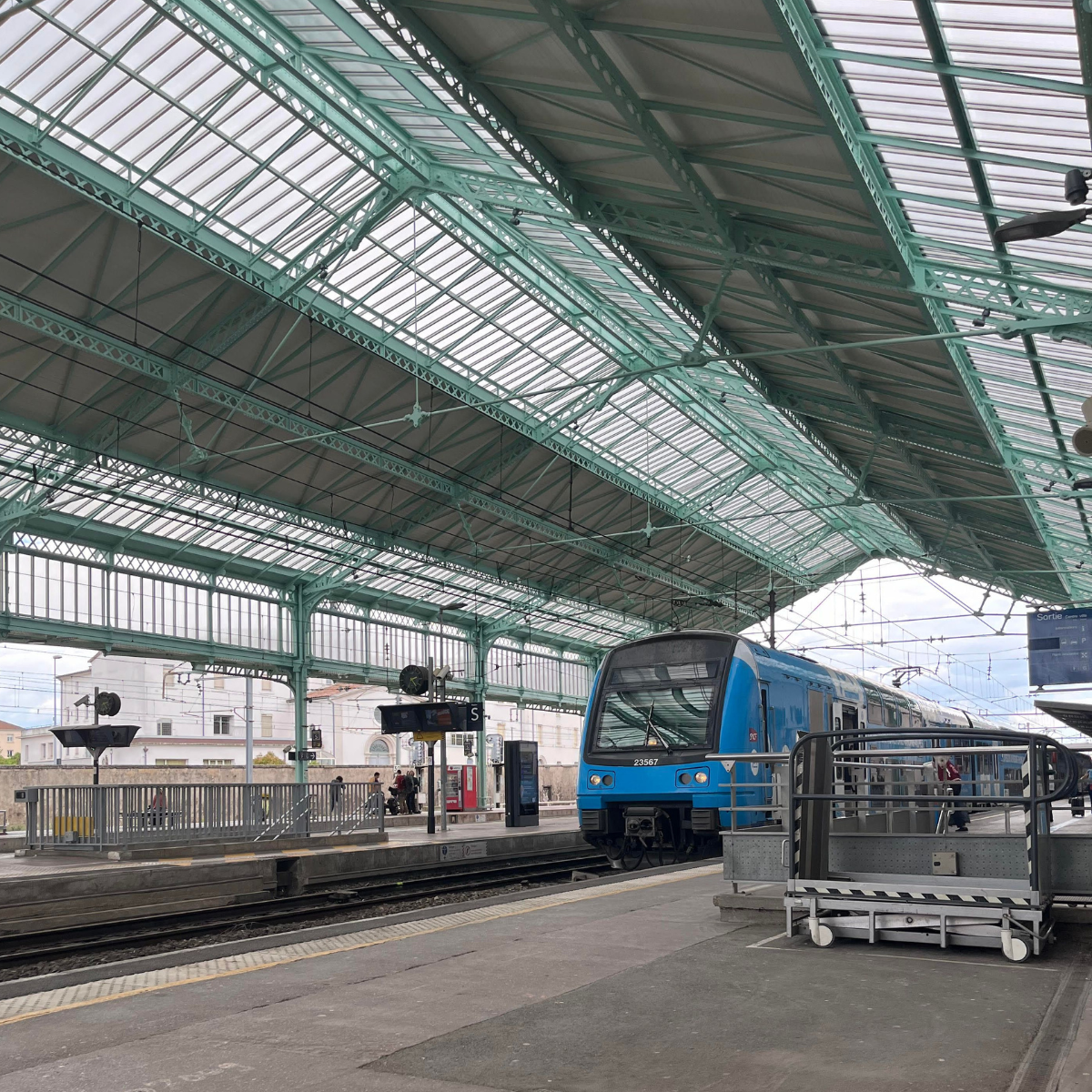 Gare RER à Paris en provenance de Chatou